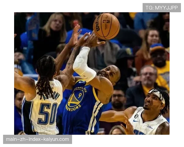 勇士三分命中率仅22% 内线失守暴露进攻体系缺陷 勇士三分命中率仅22% 内线失守暴露进攻体系缺陷